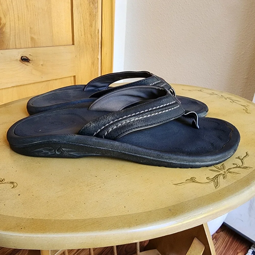 OluKai Ohana US 11 Mens Black Beach Sandals Flip Flops Comfort Casual Resort